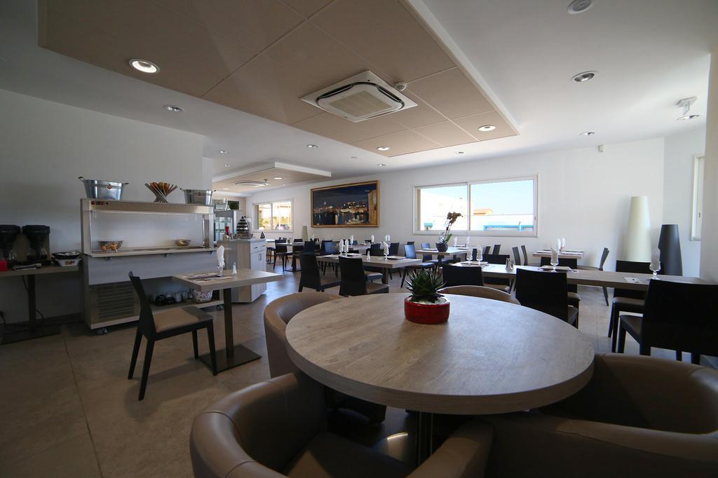 Hotel Restaurant Les Pielettes Le Rove エクステリア 写真