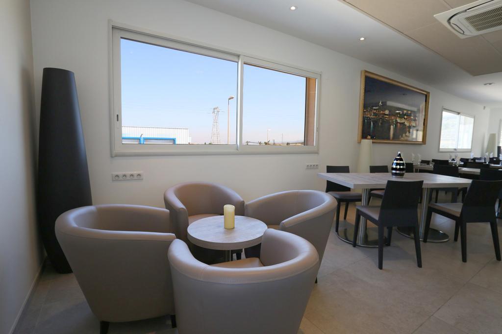 Hotel Restaurant Les Pielettes Le Rove エクステリア 写真