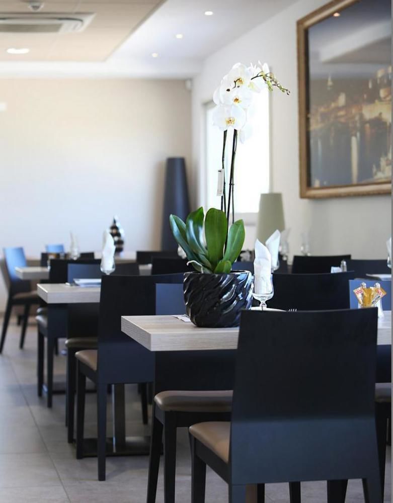 Hotel Restaurant Les Pielettes Le Rove エクステリア 写真