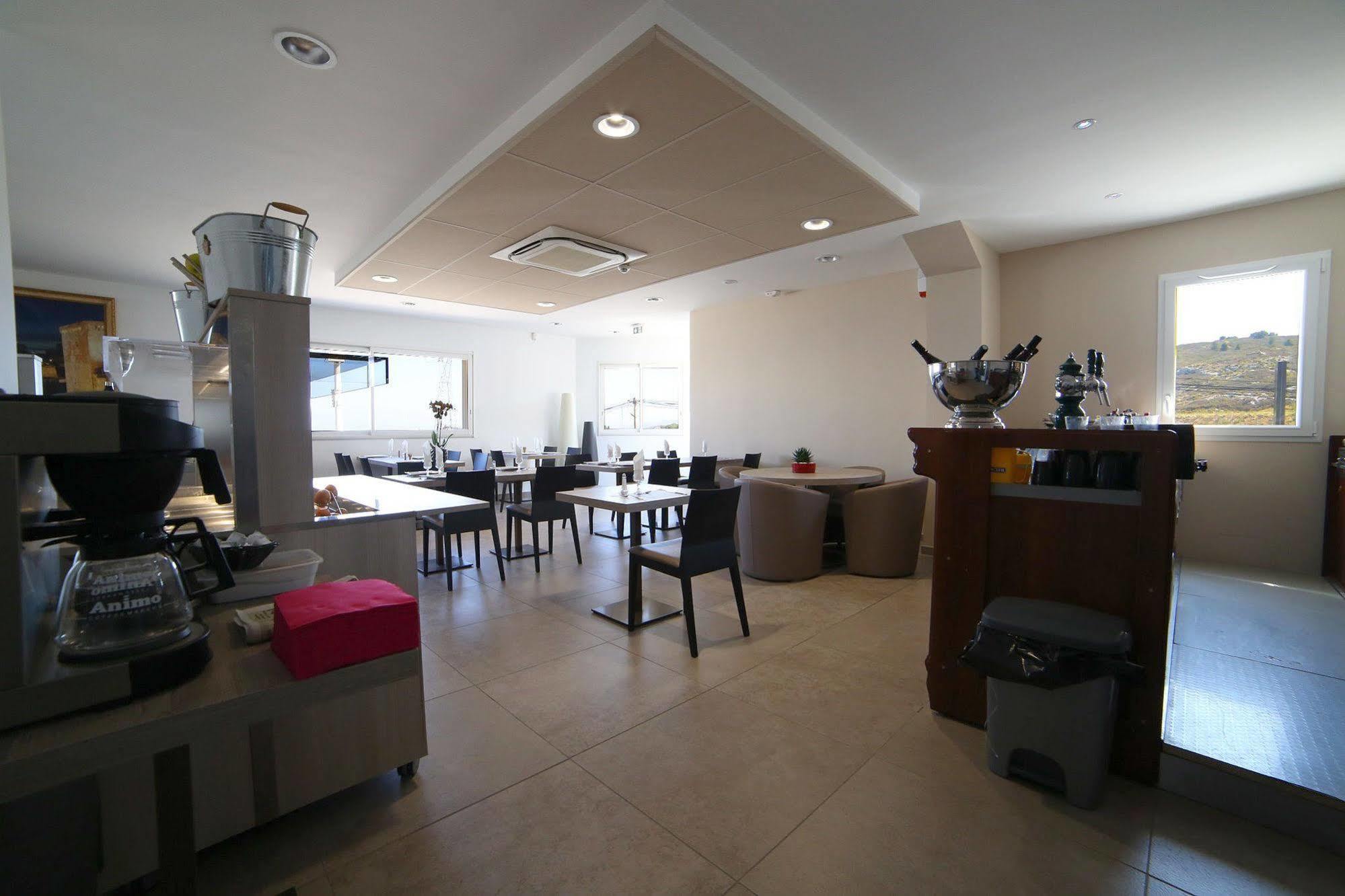 Hotel Restaurant Les Pielettes Le Rove エクステリア 写真